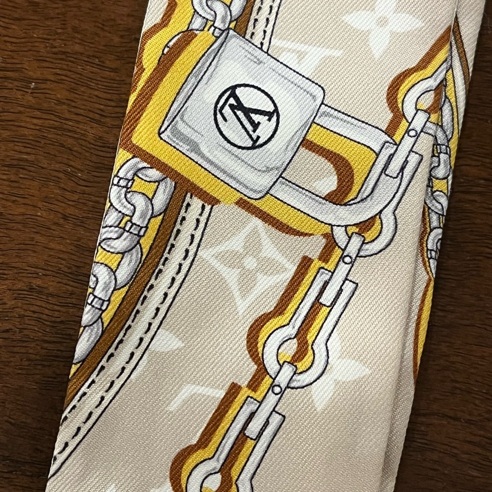 Louis Vuitton Cream and Gold Patterned Scarf - Picture 6 of 7